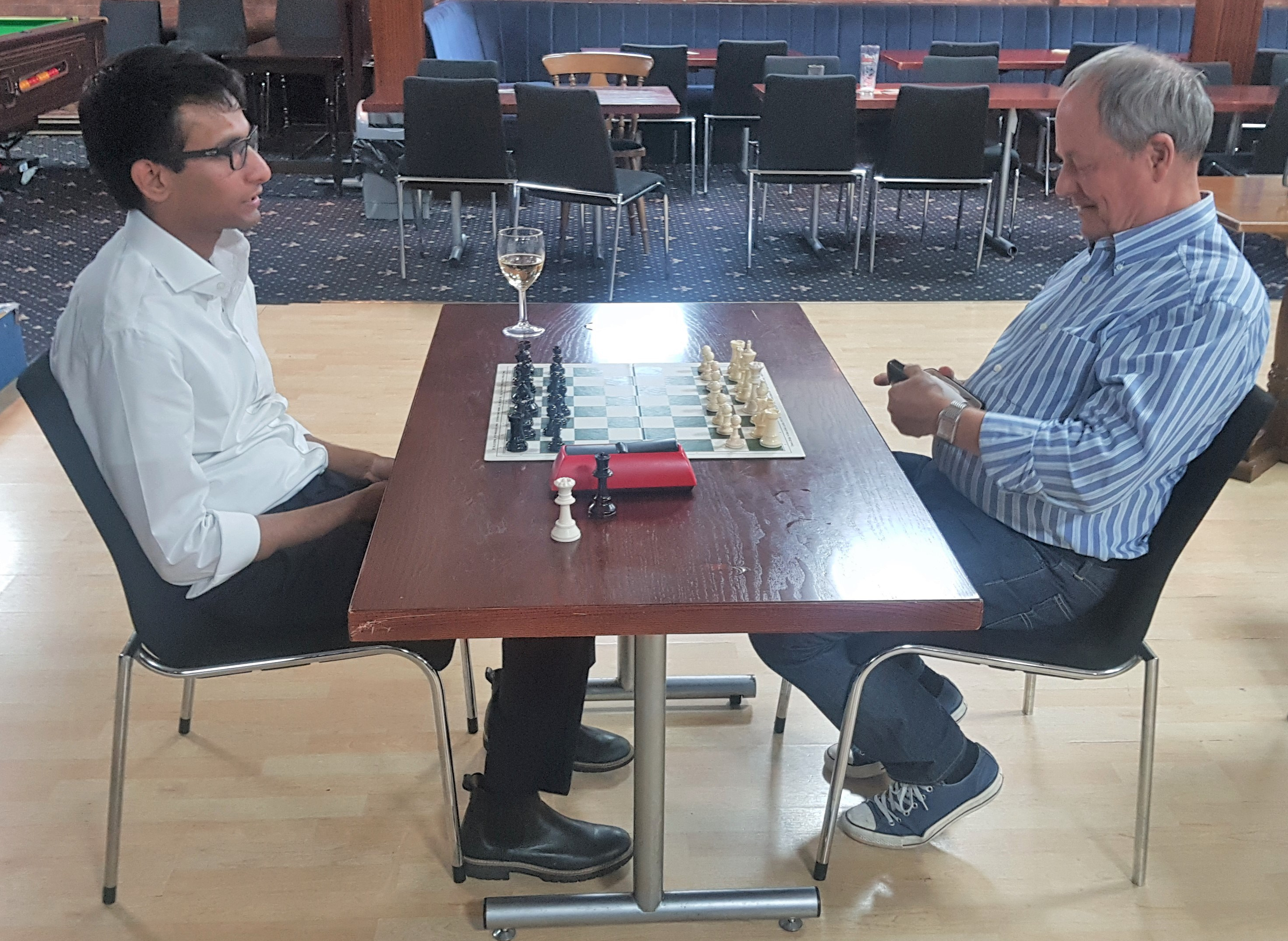 Blitz king Midhun Unnikrishnan (left) and Alan Palmer